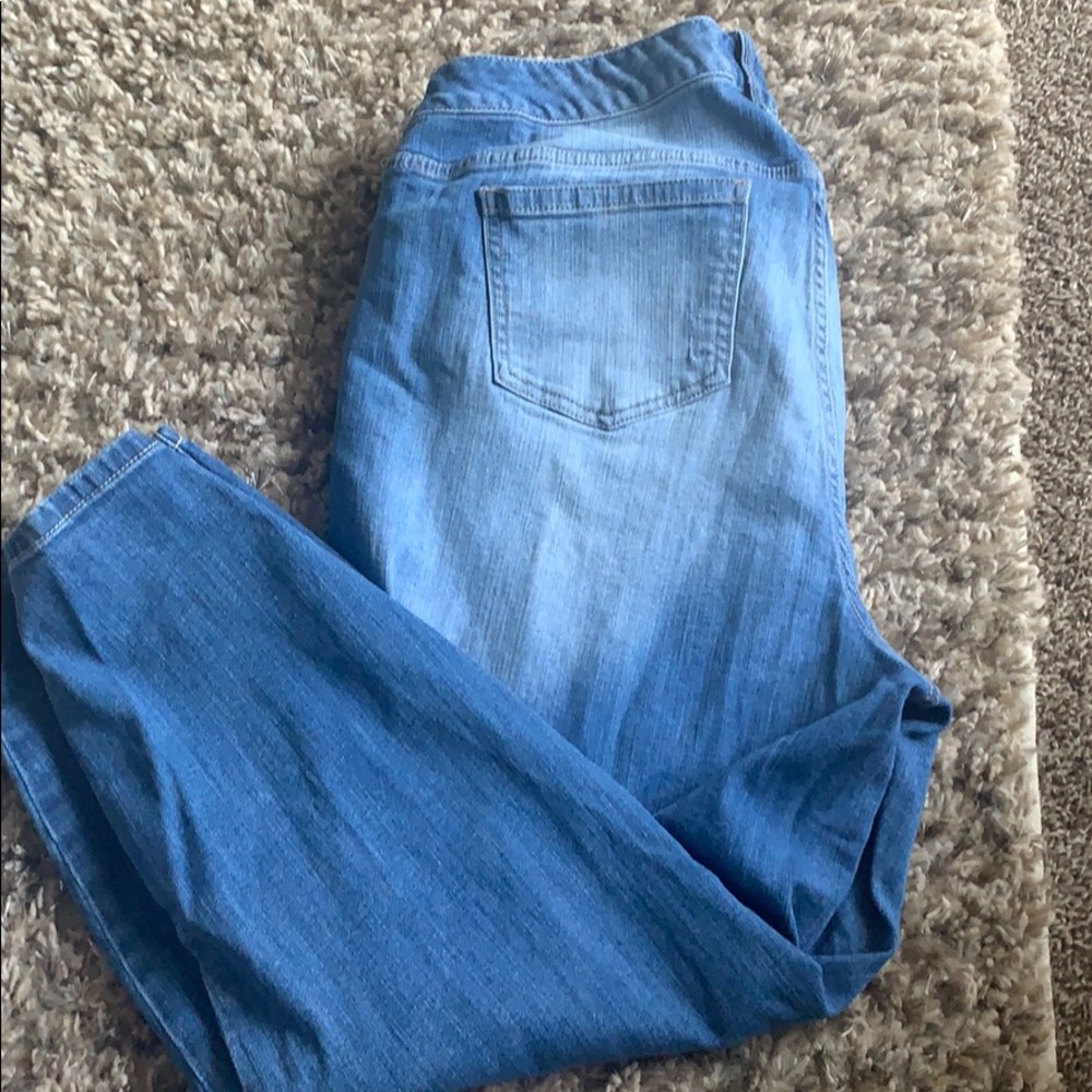 Torrid ankle length fun holes in knees